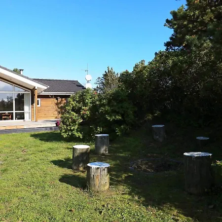 8 Person In Saeby-by Traum *